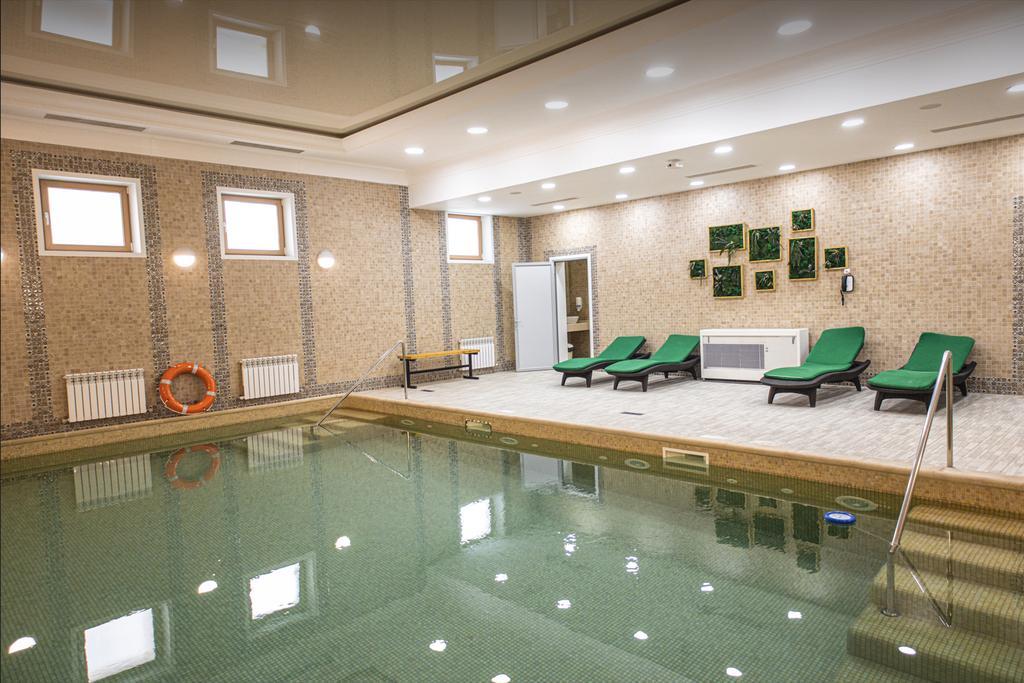 Фитнес центр при отеле Ramada by Wyndham Astana — фото 4