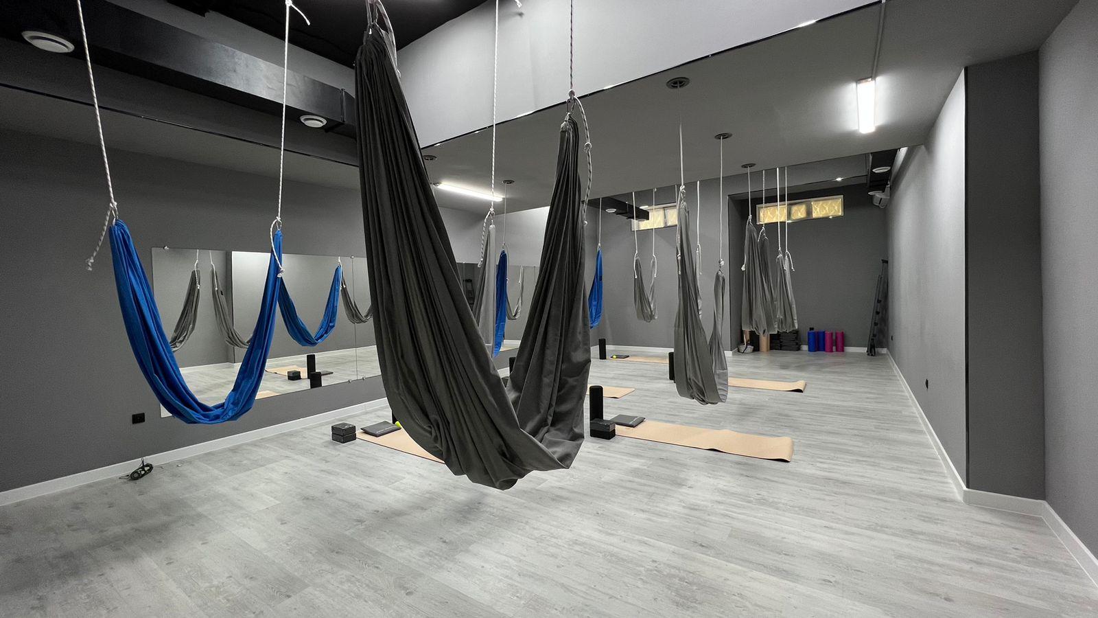Sisters Stretching studio image