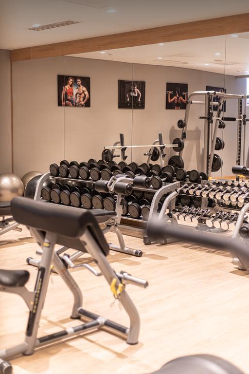 Фитнес центр при отеле Ramada by Wyndham Astana — фото 9