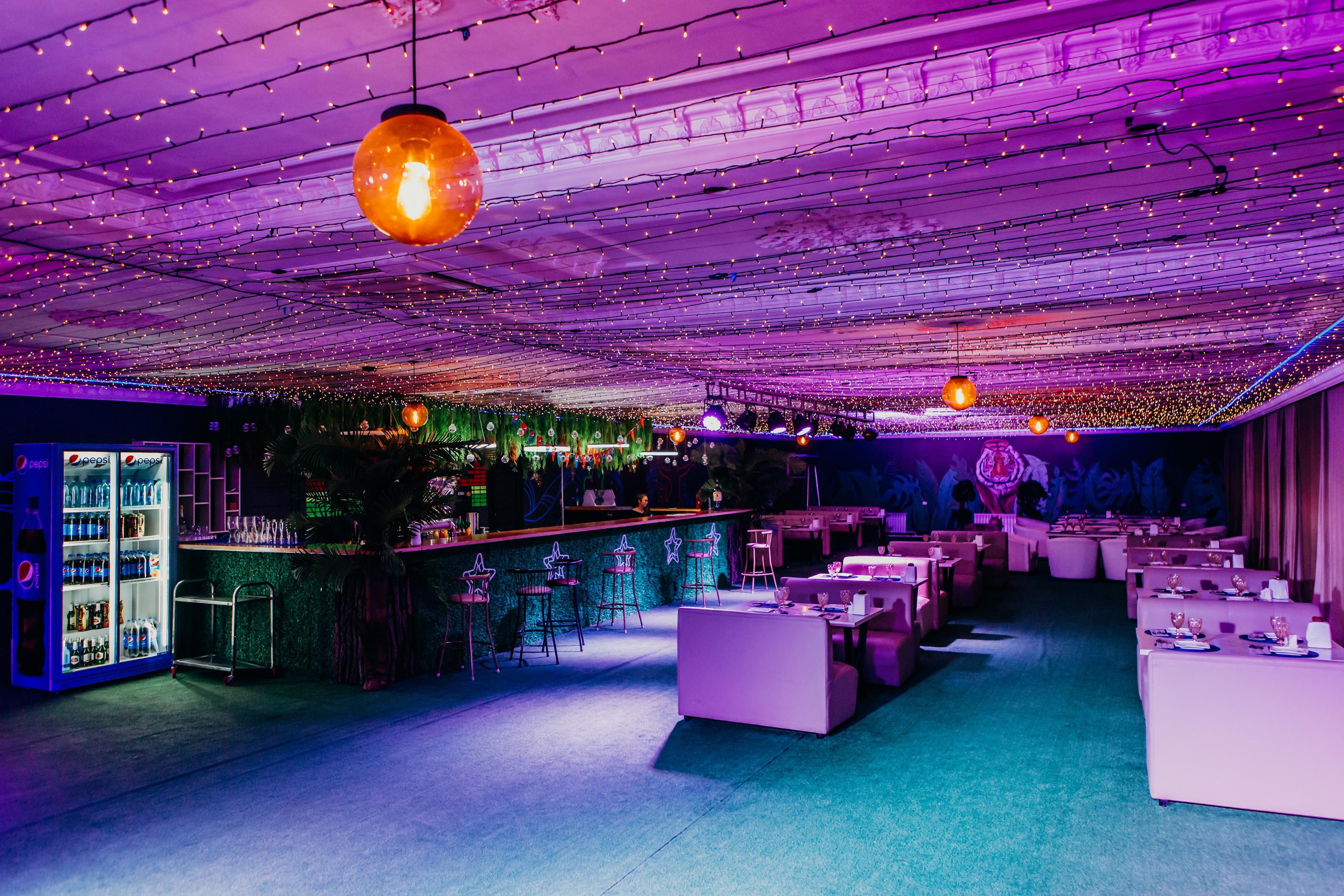 IQ Aqua PartyBar studio image